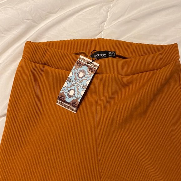Bohoo. Cute pants, orange. I’m more of a size 4 these are a 6. Never used - Picture 1 of 4